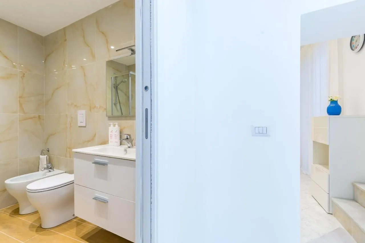 White&Blue Apartment At Sanita By Wonderful Italy Naples