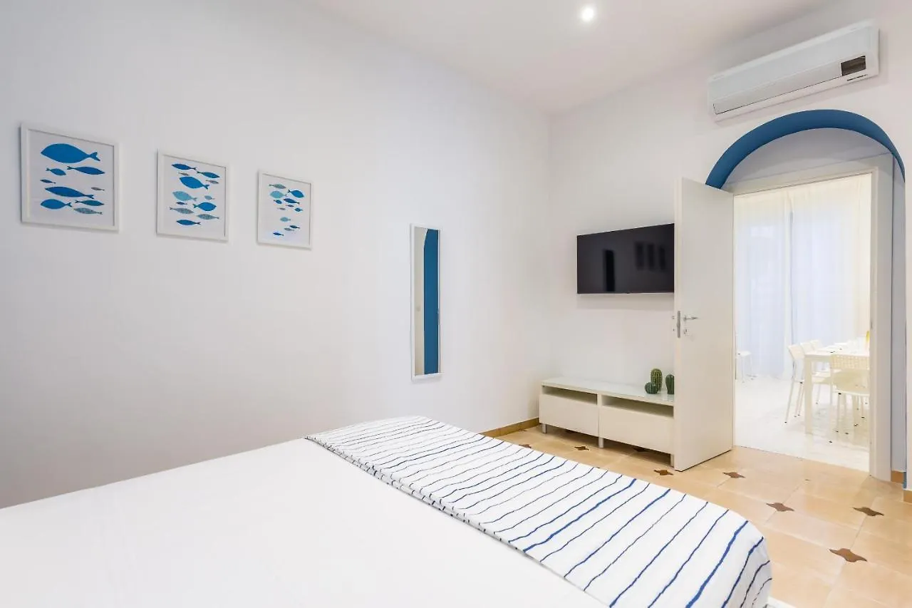 White&Blue Apartment At Sanita By Wonderful Italy Naples