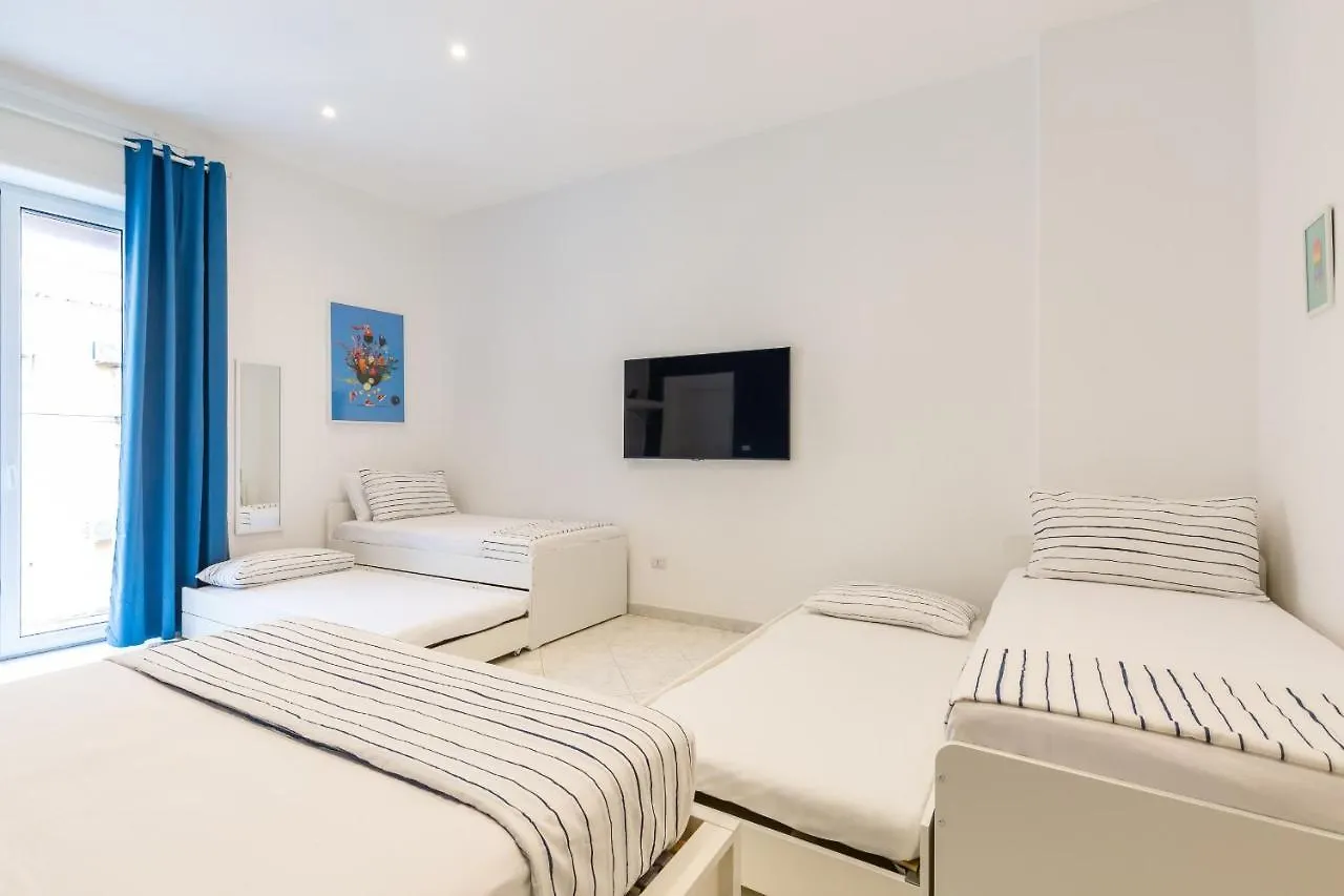 White&Blue Apartment At Sanita By Wonderful Italy Naples