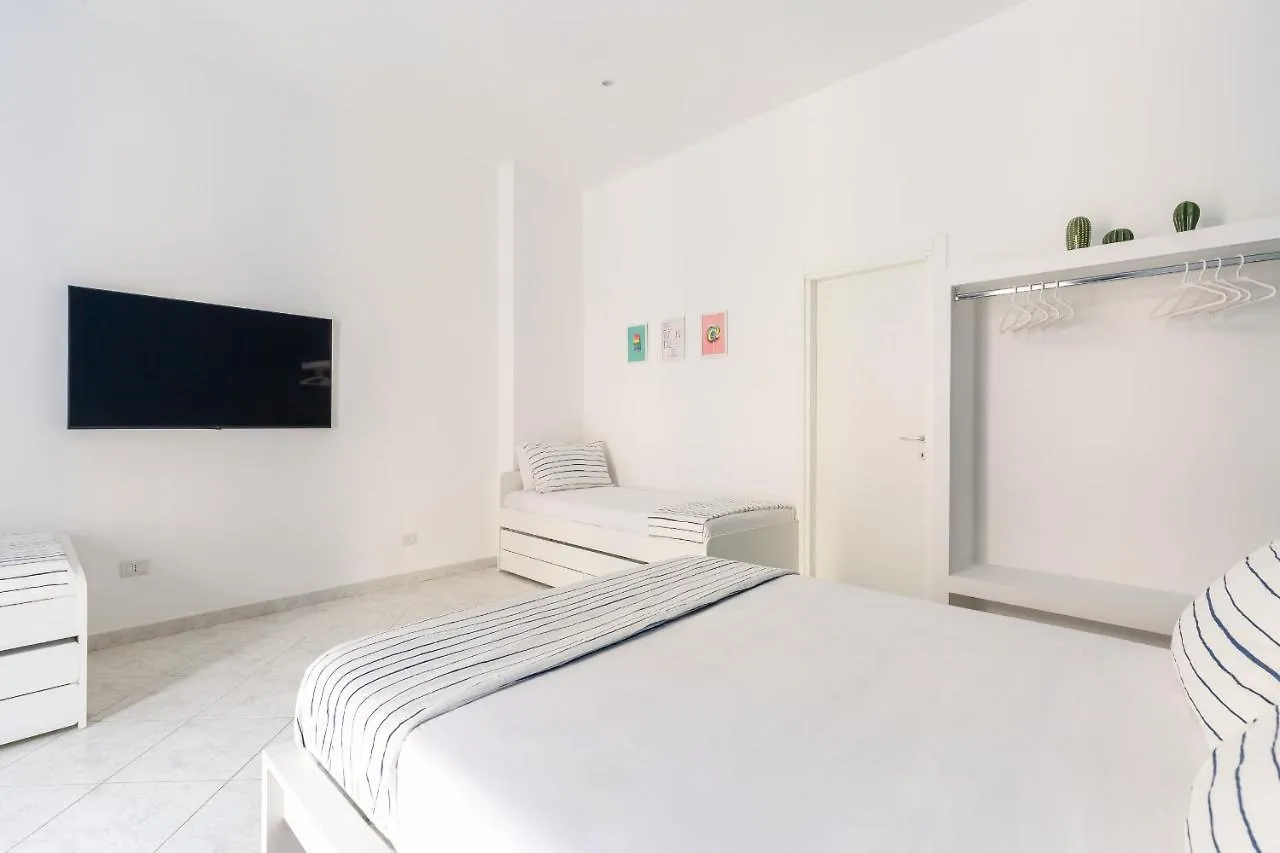 White&Blue Apartment At Sanita By Wonderful Italy Naples
