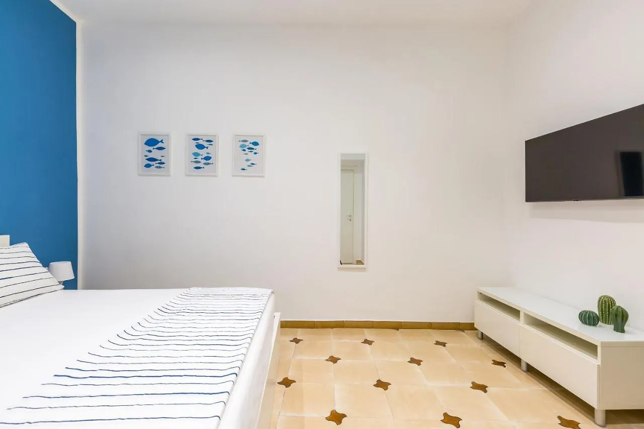 White&Blue Apartment At Sanita By Wonderful Italy Naples