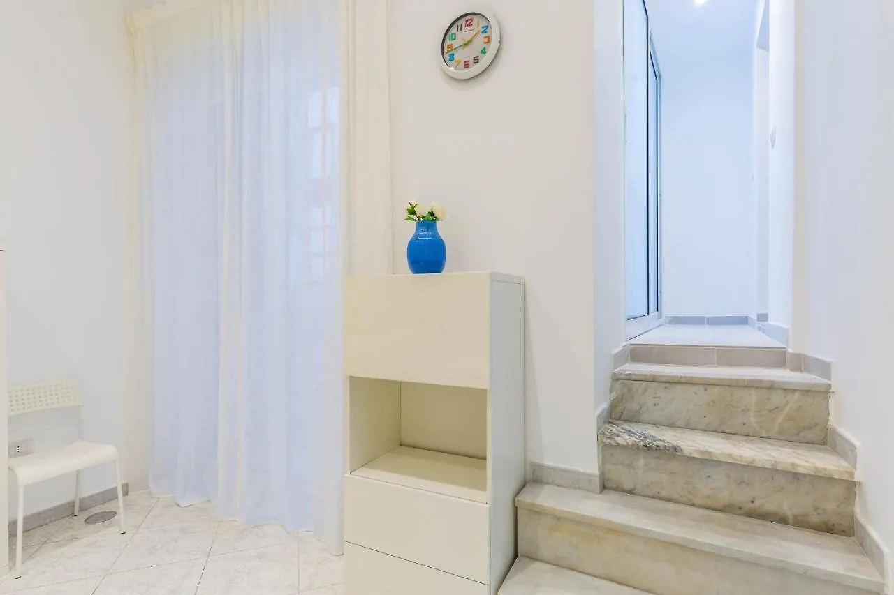 White&Blue Apartment At Sanita By Wonderful Italy Naples Italy
